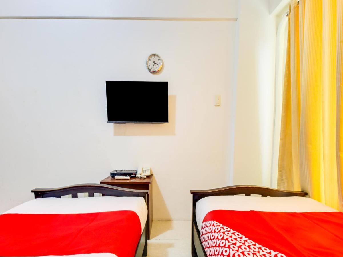 Oyo 893 Dian Suites Makati Manila Exterior photo